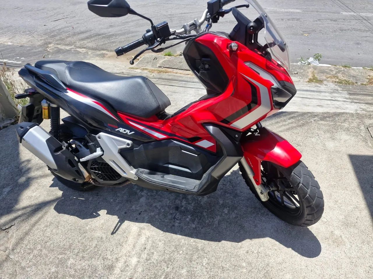 Moto Honda ADV Automática 