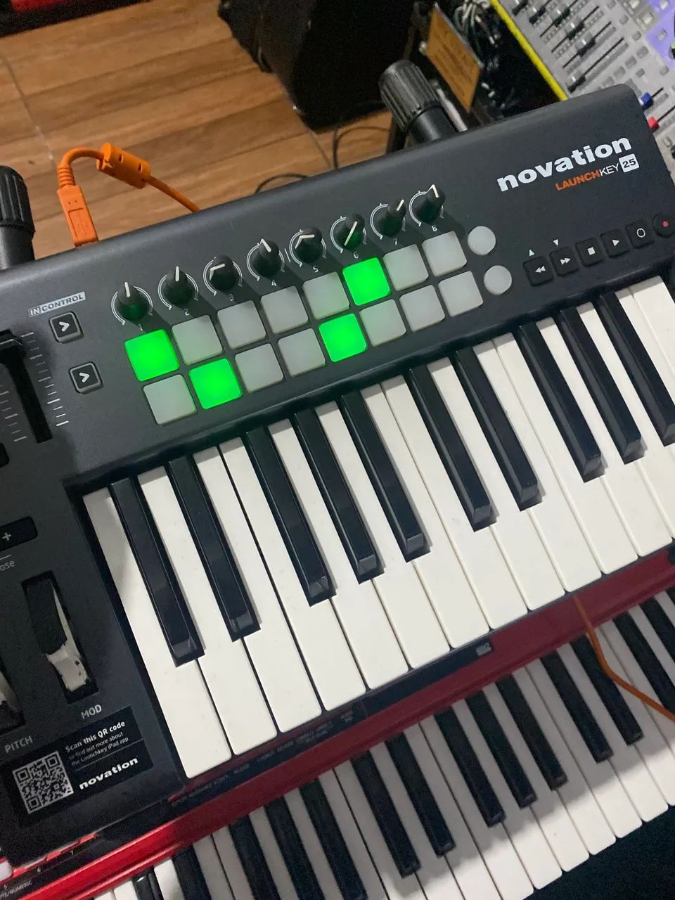 Teclado Controlador Novation Launchkey 25 - Foto 4