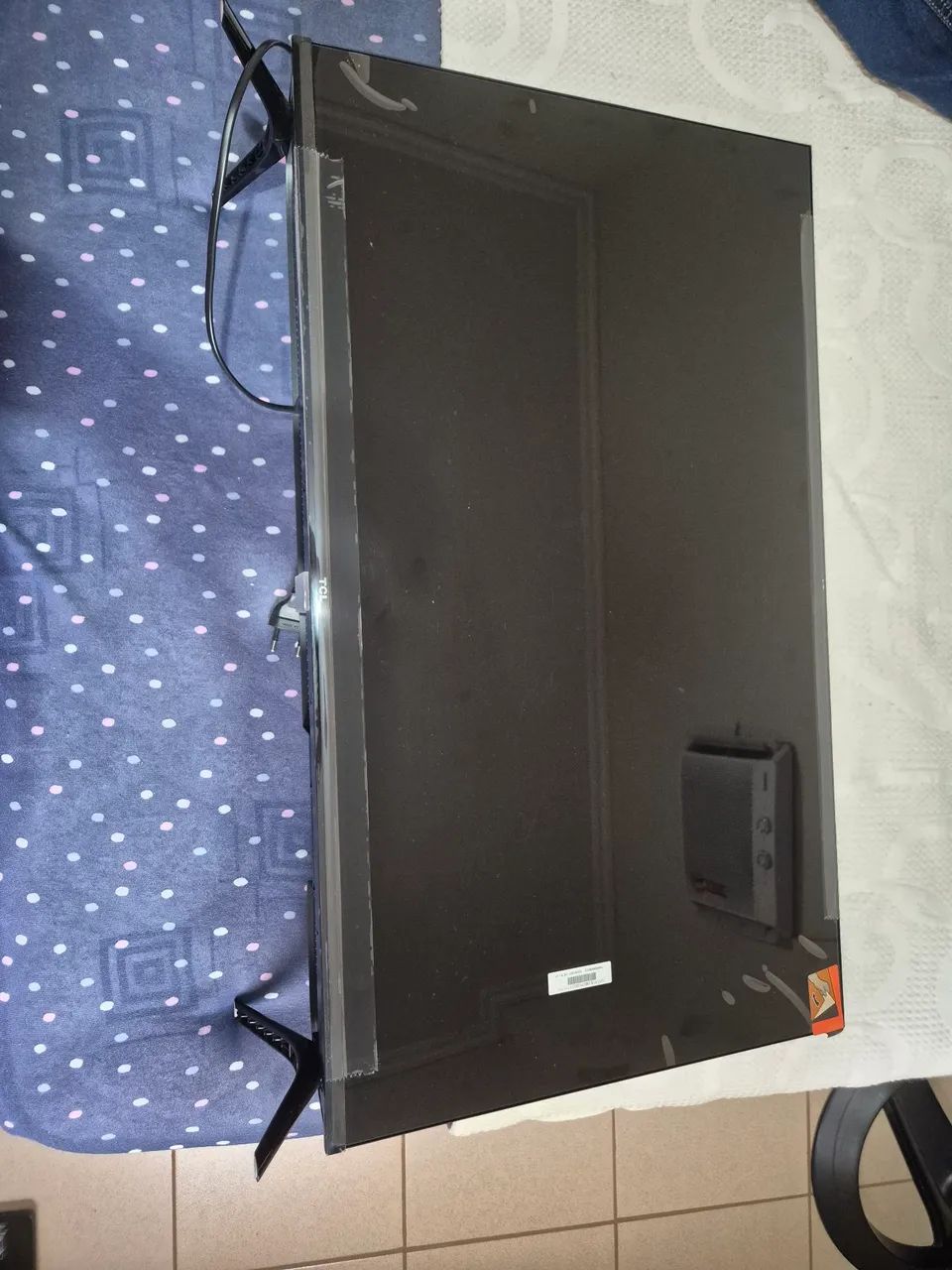 TV TCL 32 polegadas smart ainda com plastico na tela