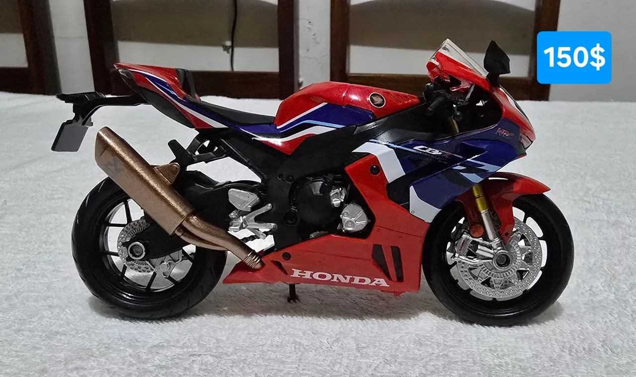 Moto miniatura Honda CBR1000RR-R Fireblade vermelha 