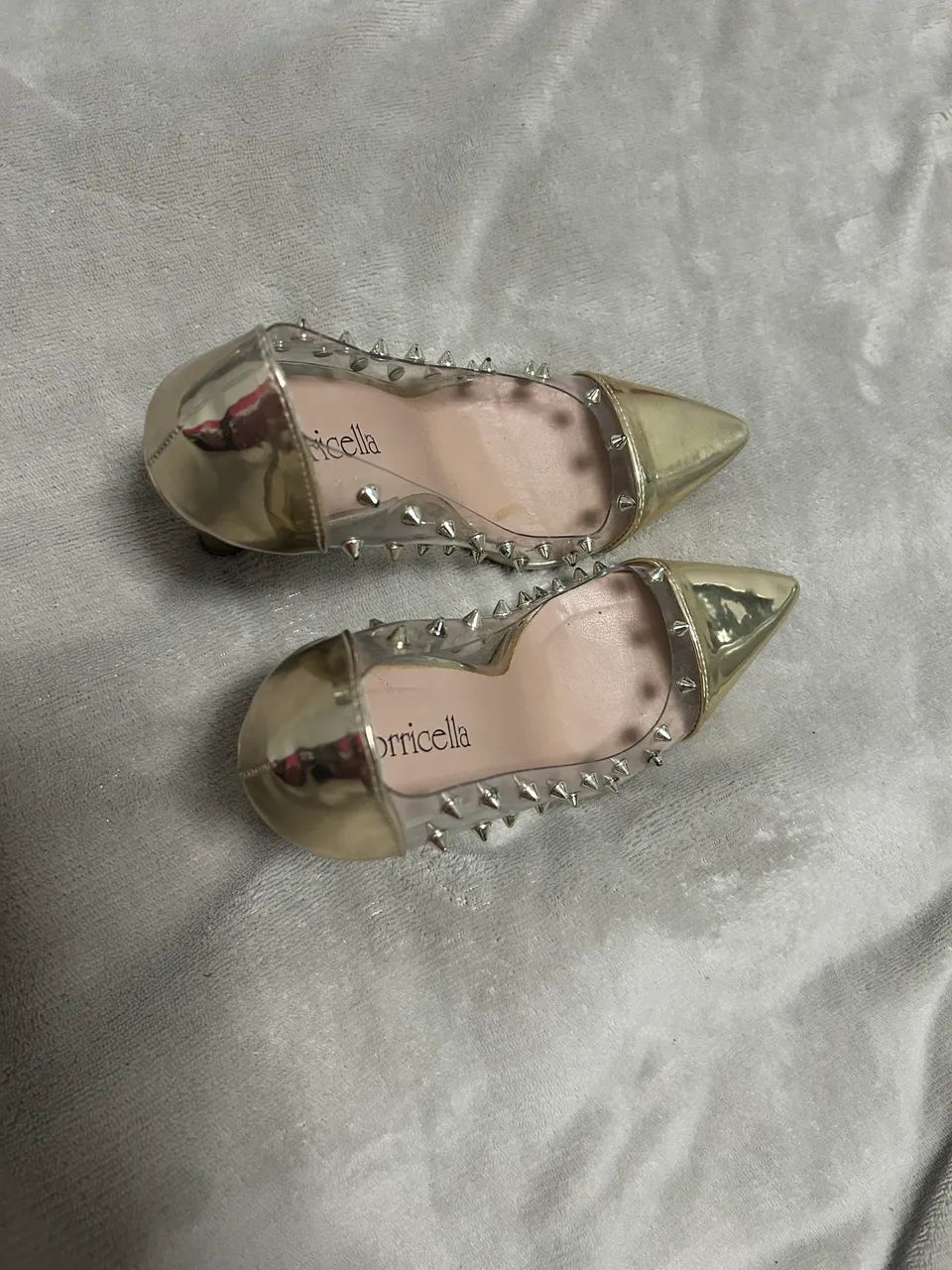 Sapato Scarpin dourado com transparente e spark - Foto 3