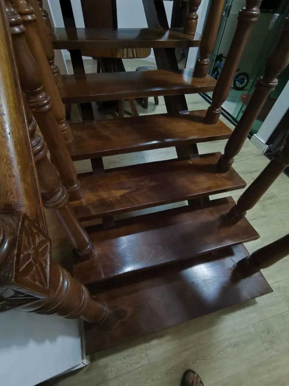 Escada antiga de madeira maciça com corrimão - 5 metros - Foto 6