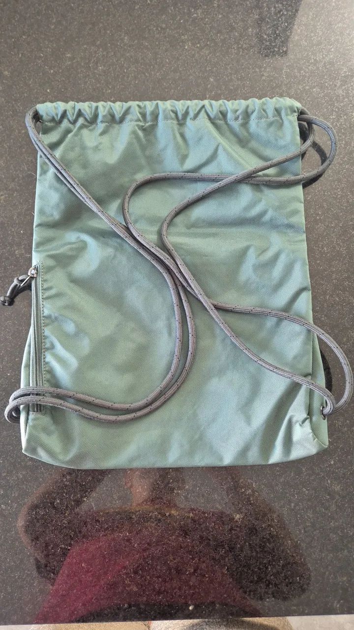 Sacola Nike de cordão. 