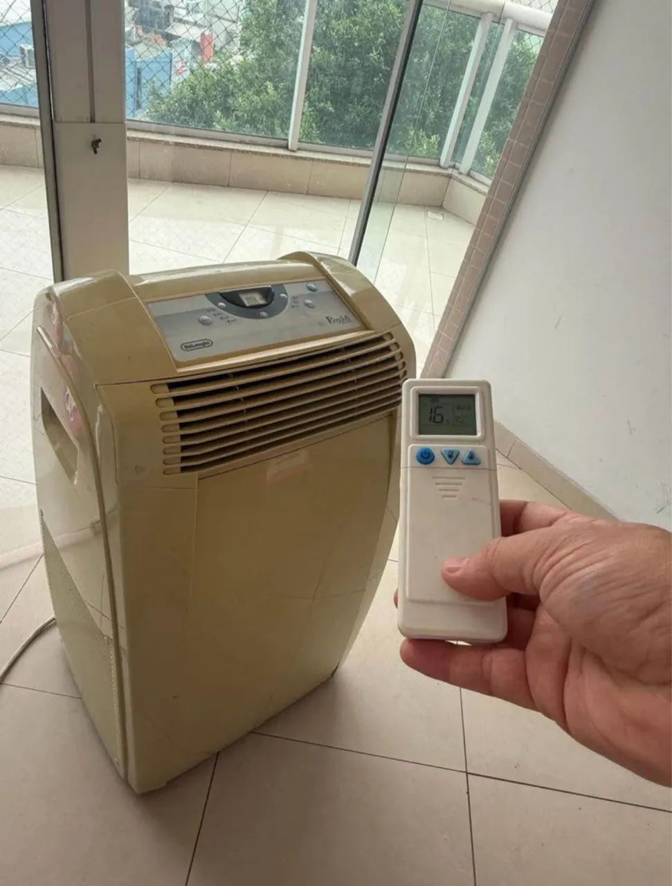 Ar condicionado portátil usado (12.000 BTUs) - RETIRAR EM JARDIM DA PENHA - Foto 2
