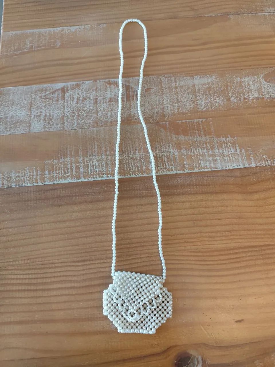 Bolsinha feita artesanalmente de pérolas brancas  - Foto 3
