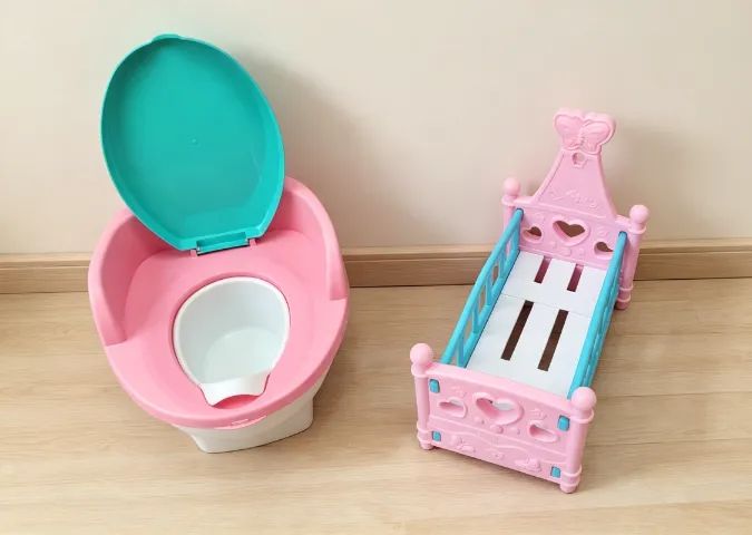 Troninho infantil  mais berço  de boneca   - Foto 3