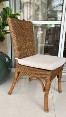 Cadeiras em Rattan natural perfeito estado 4 unidades com almofada de assento.