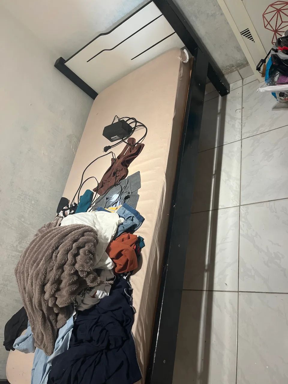 Cama de solteiro (Doação).