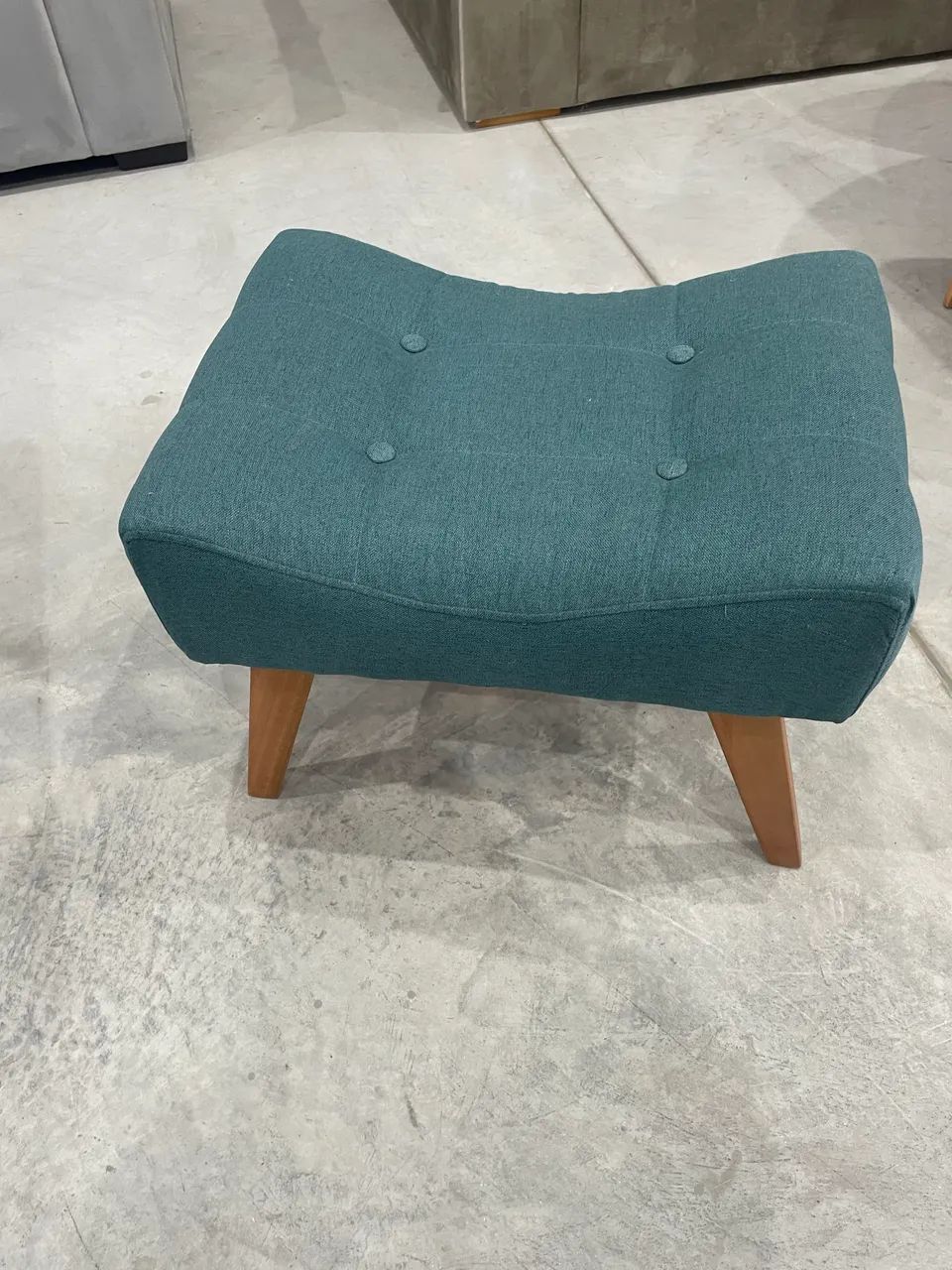 Puff Canoa Base Madeira Maciça 