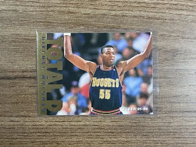 Dikembe Mutombo - Card número 202 da coleção Fleer NBA 95-96 - Em ótimo estado! - Foto 2