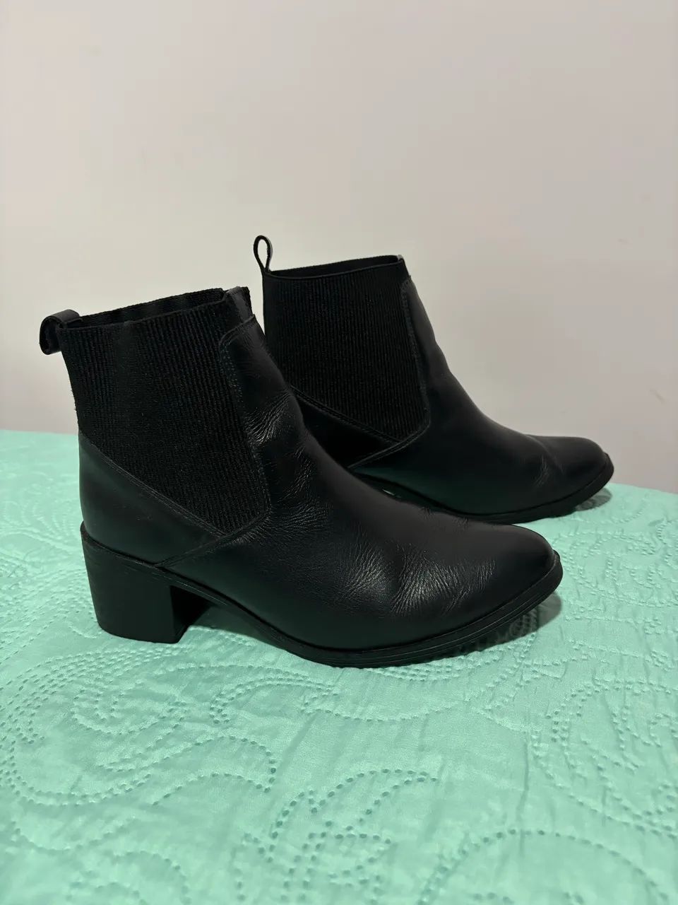 Vendo botas em couro
