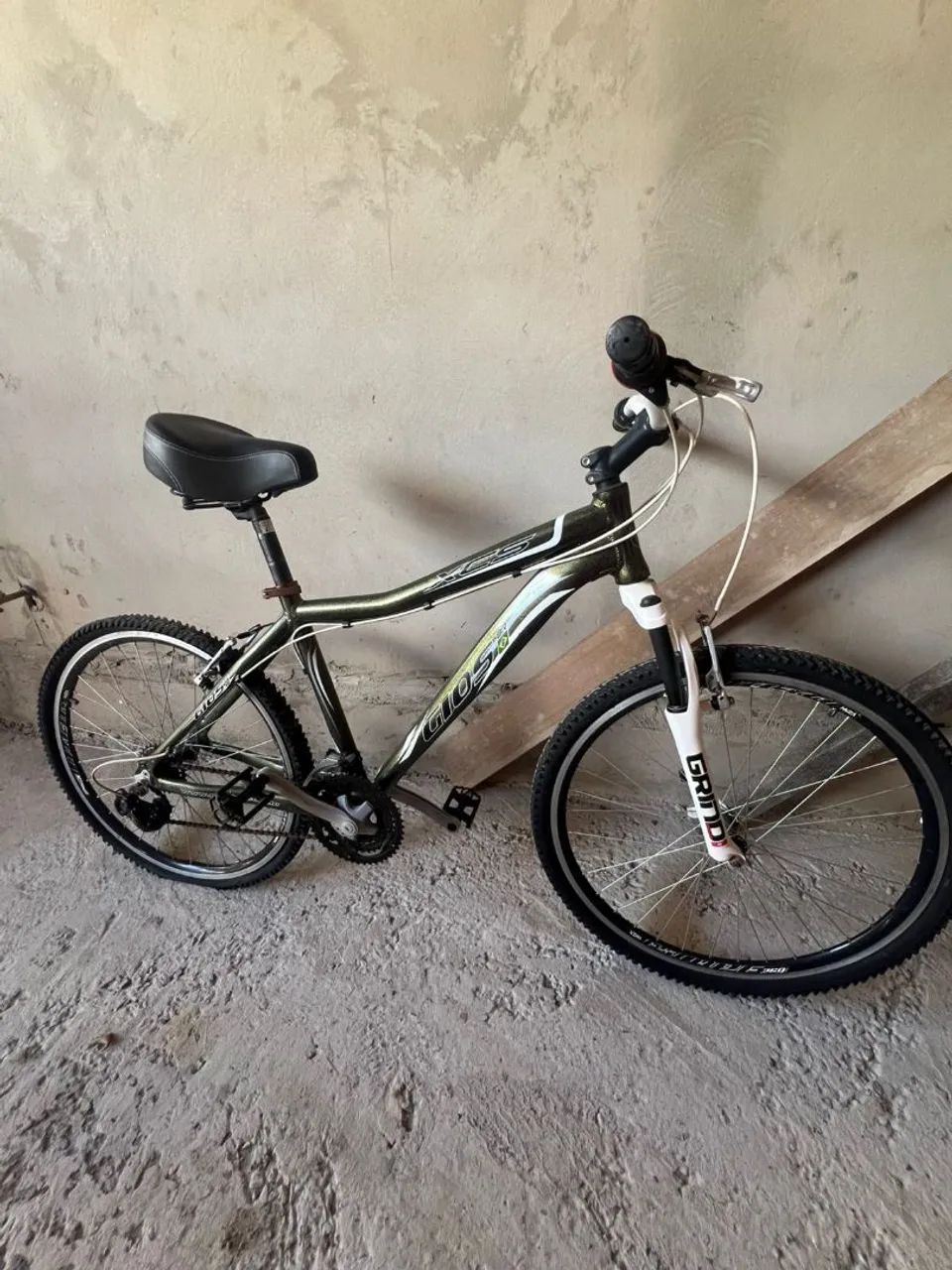 Bicicleta Semi nova. Banco anatômico. Super confortável  - Foto 3