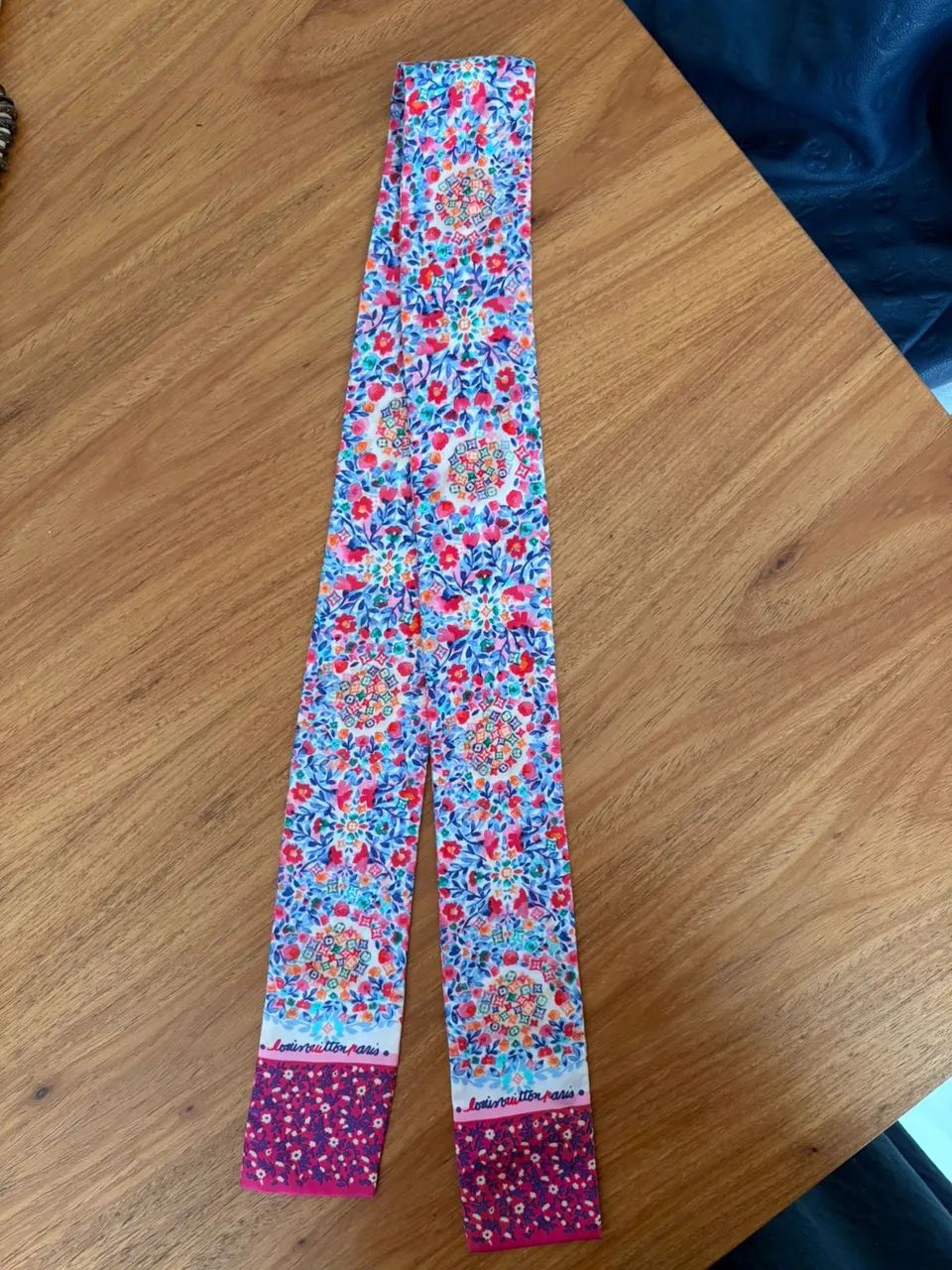 Lenço, bandeou Luís Vuitton