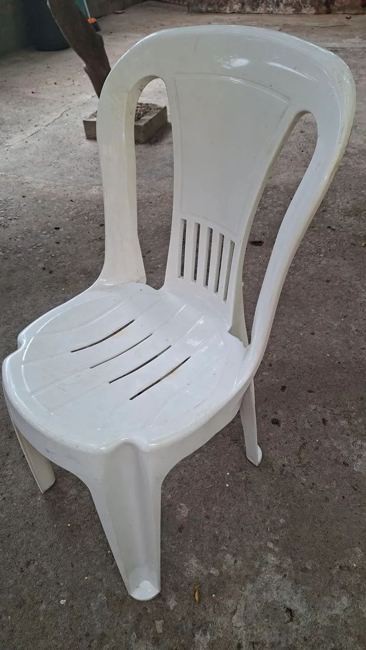 Cadeira  branca  - Foto 2