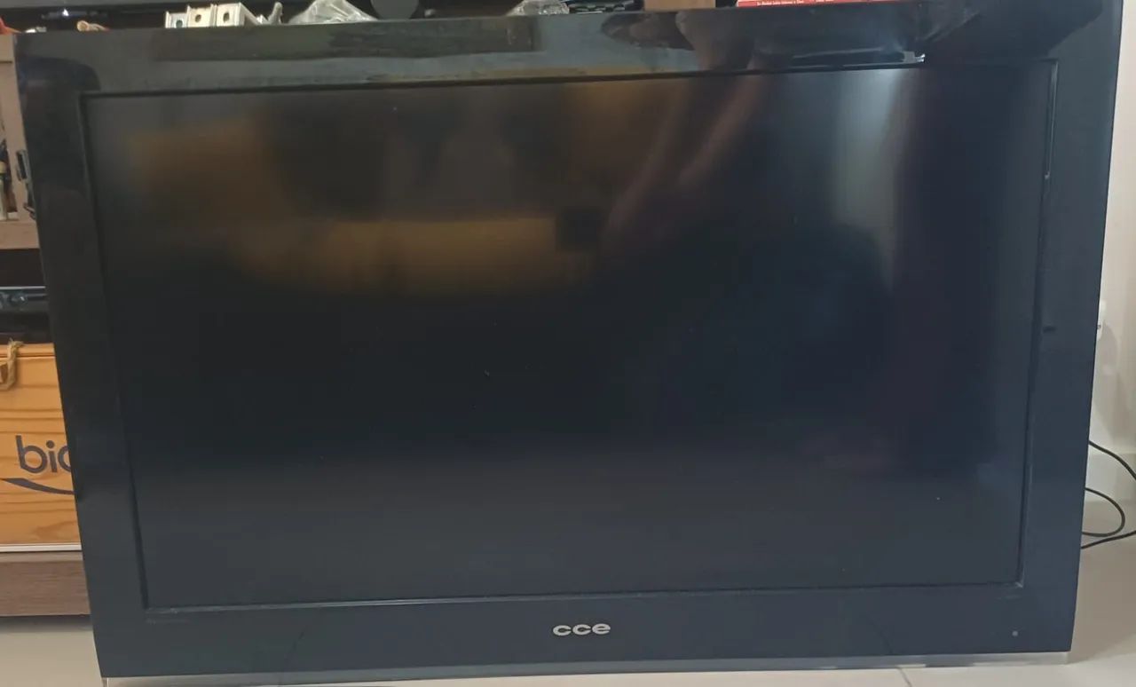 Vendo TV CCE 43" Usada