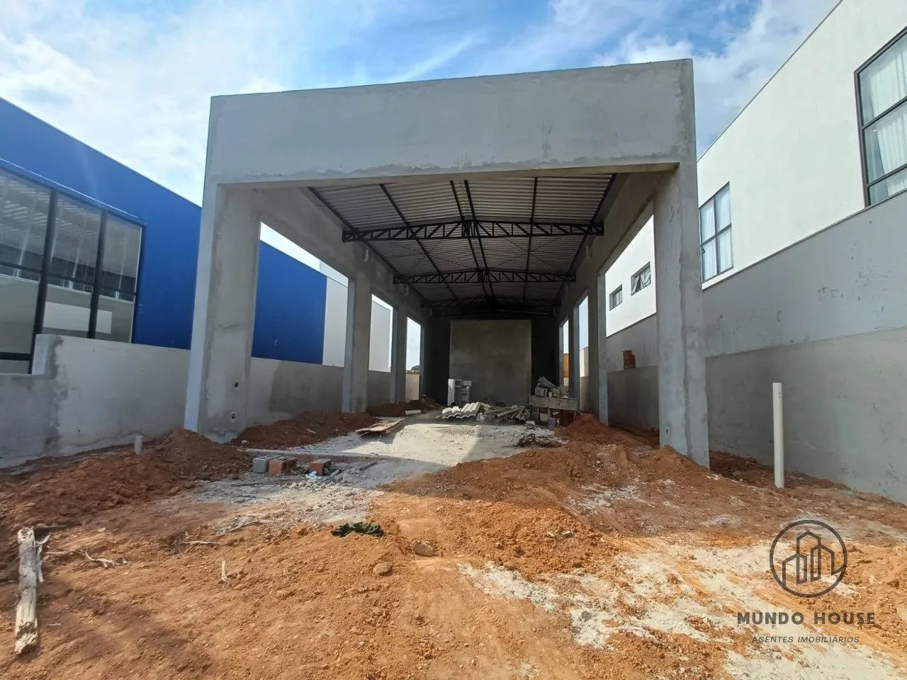 Imóvel Comercial em Alphaville 1 - Alta Visibilidade e Localização Premium