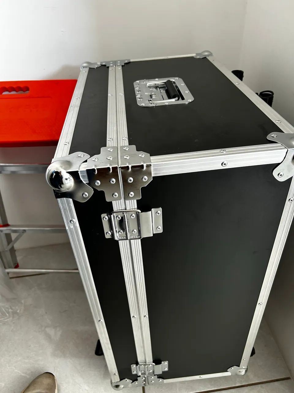 CASE CONSERVADO COM RODINHA 30x51x62cm