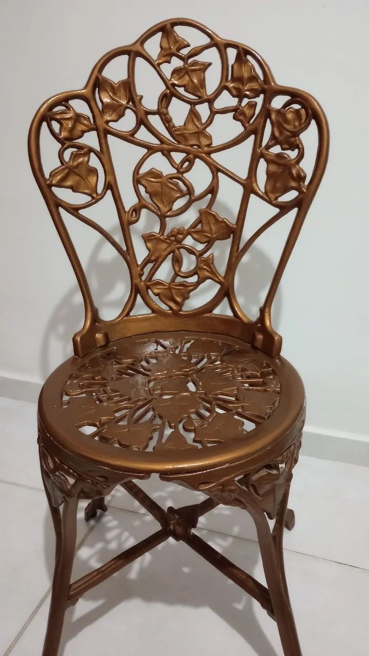 Cadeira Decorativa em Ferro Fundido - Acabamento Bronze - Foto 4