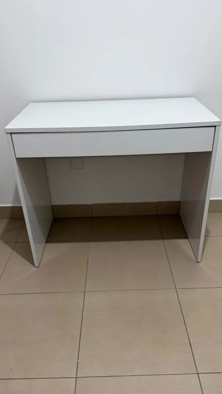 ESCRIVANINHA POUCO USADA 
