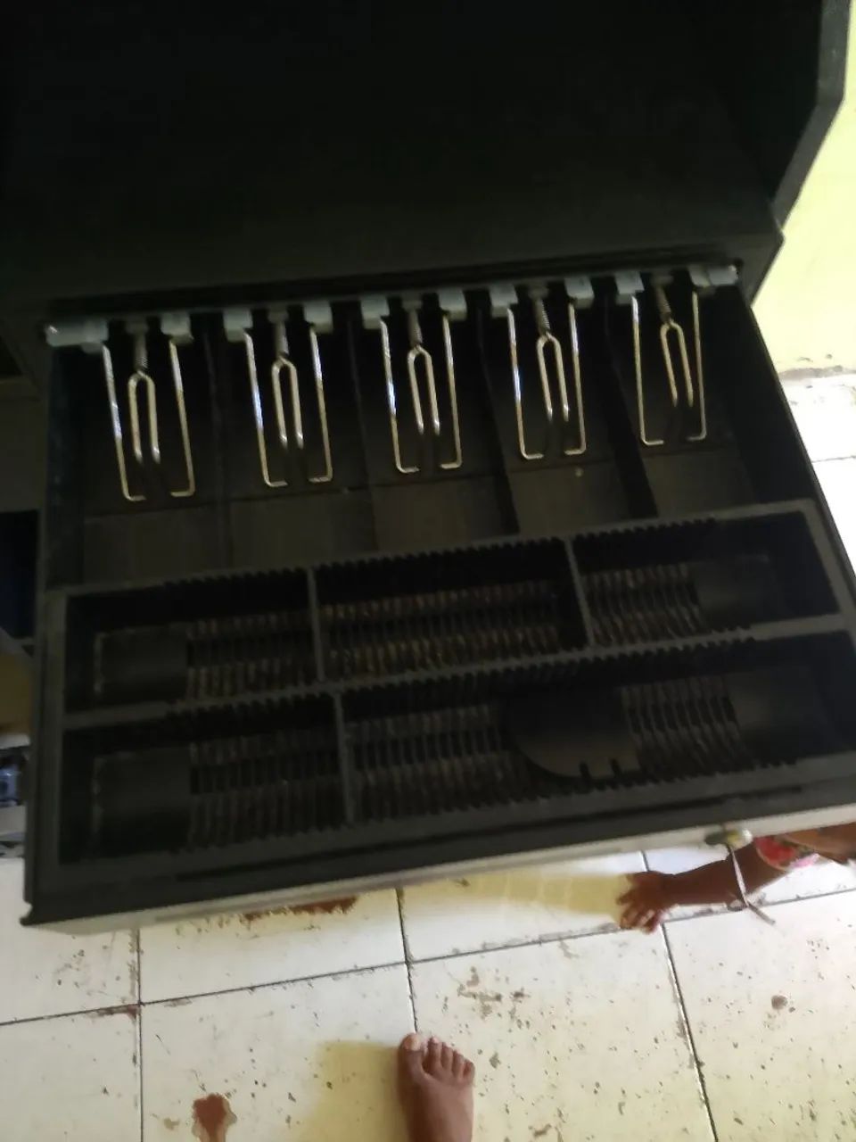 Balcão de caixa com gaveta de dinheiro 