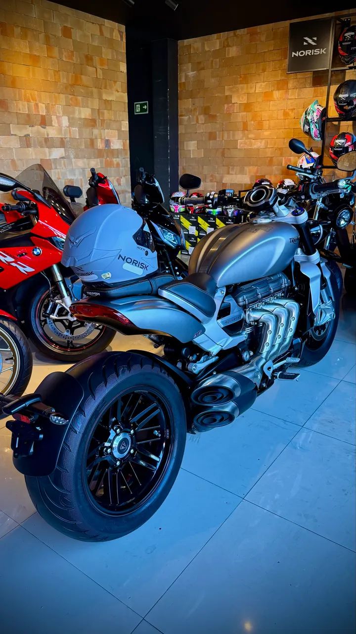 Triumph Rocket 3R - Foto 3
