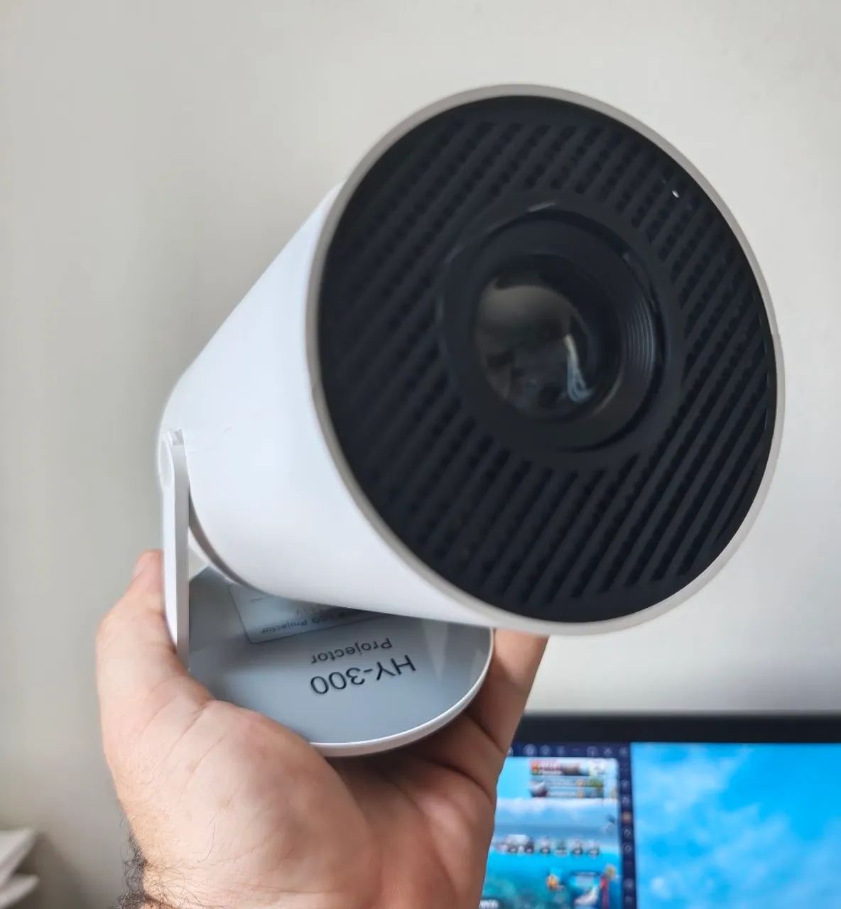 Mini Projetor Hy300 com Wi-fi, Bluetooth, som 5w. Com Android 11, YouTube, Netflix... - Foto 3