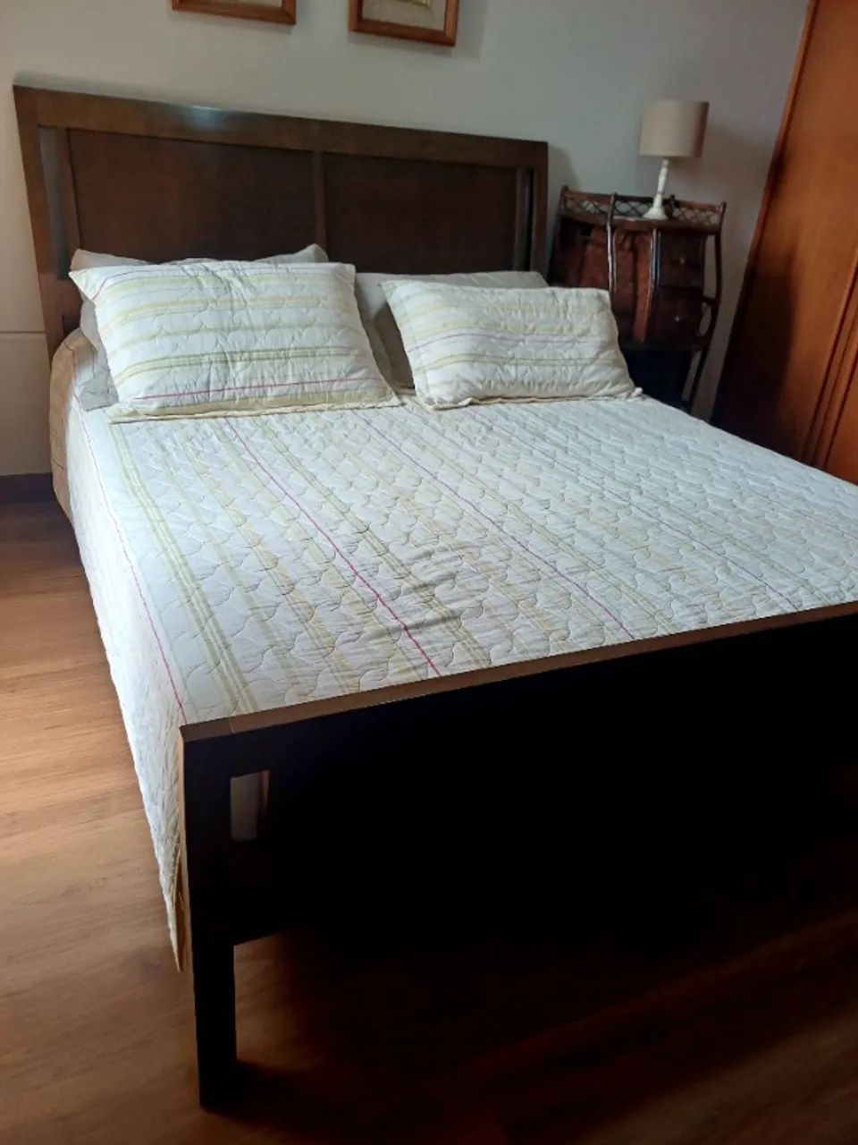 Cama madeira Queen  com colchão  - Foto 2