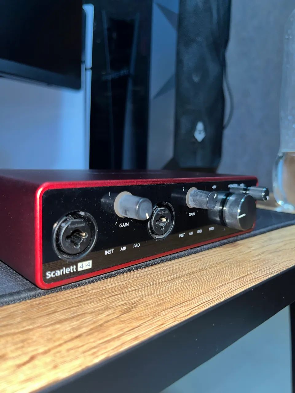 Interface de áudio Focusrite Scarlett 4i4 - Foto 2