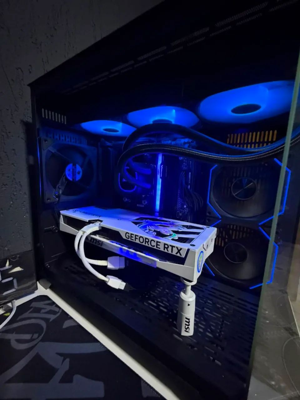 Placa de vídeo MSI GeForce RTX 5060 Ti White 8GB