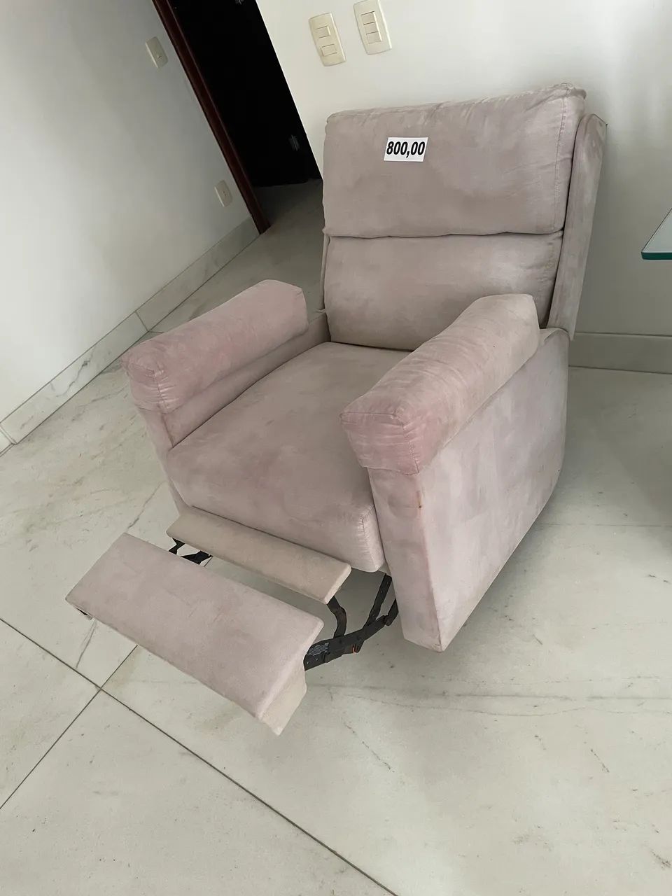 Cadeira estofada reclinável