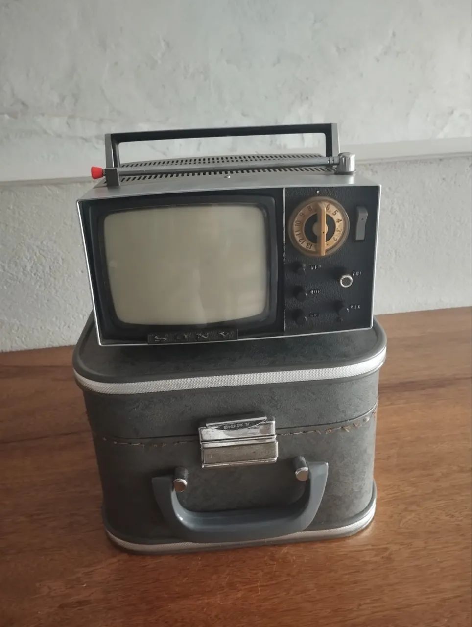 TV ANTIGA SONY - PEÇA DE COLEÇÃO / DECORAÇÃO - Foto 5