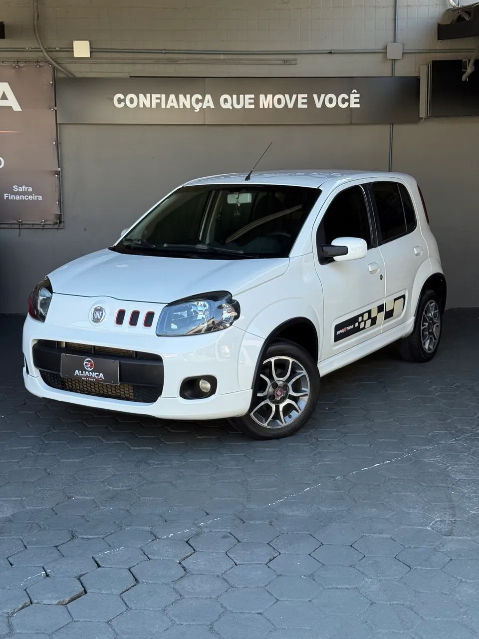 Fiat Uno Sporting 1.4 EVO Fire Flex 8V 4P 2012 - Foto 2