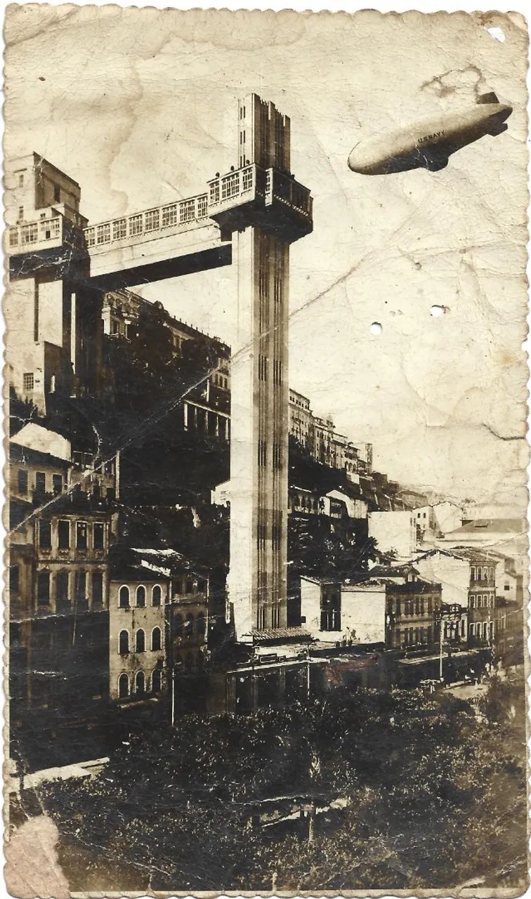 Foto antiga do Elevador Lacerda e Dirigível da US Navy .