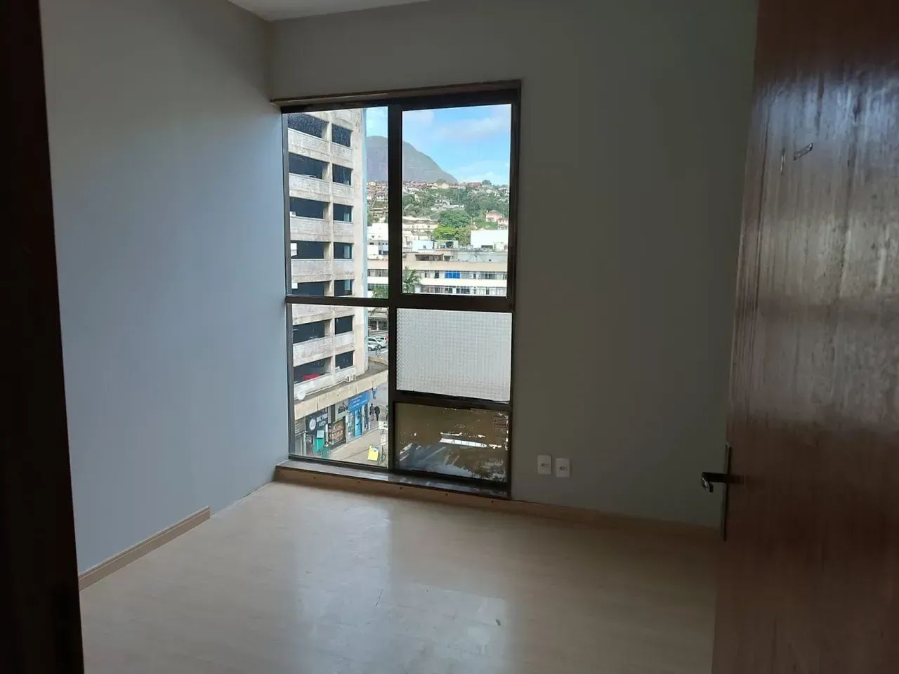 Sala comercial reformada no centro da cidade, com 2 salas e uma linda recepção. - Foto 5
