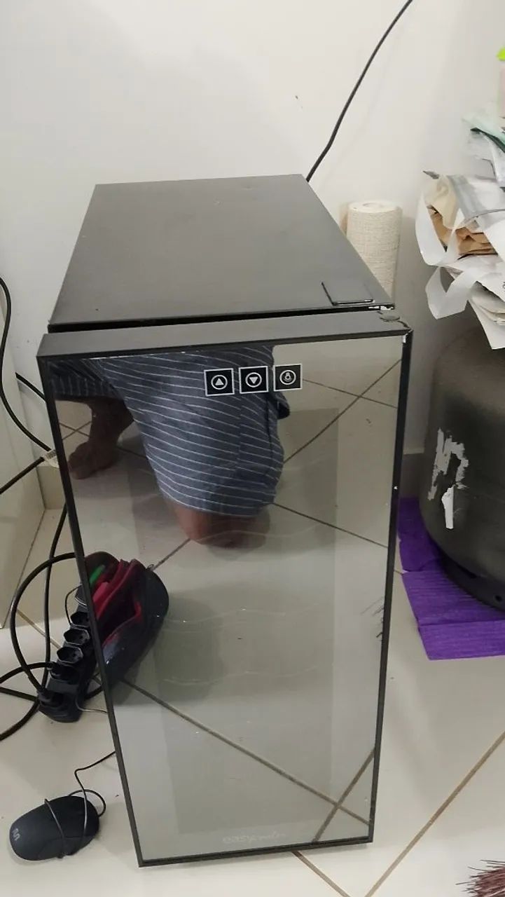 Vendo adega semi nova linda e boa só usar - Foto 3