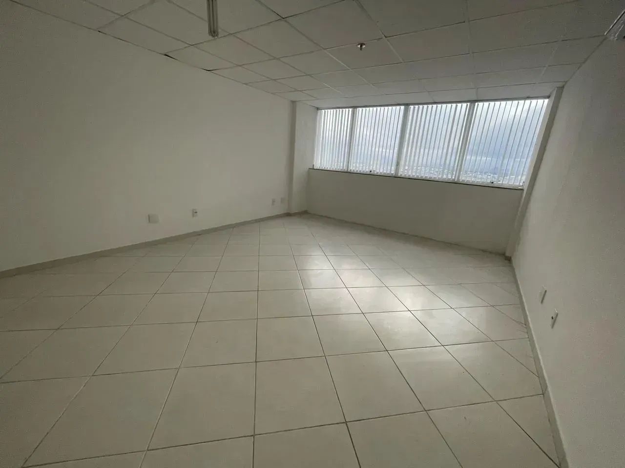 Macaé Trade Center - Excelente Sala com 35 m² + Banheiro + Vaga de garagem