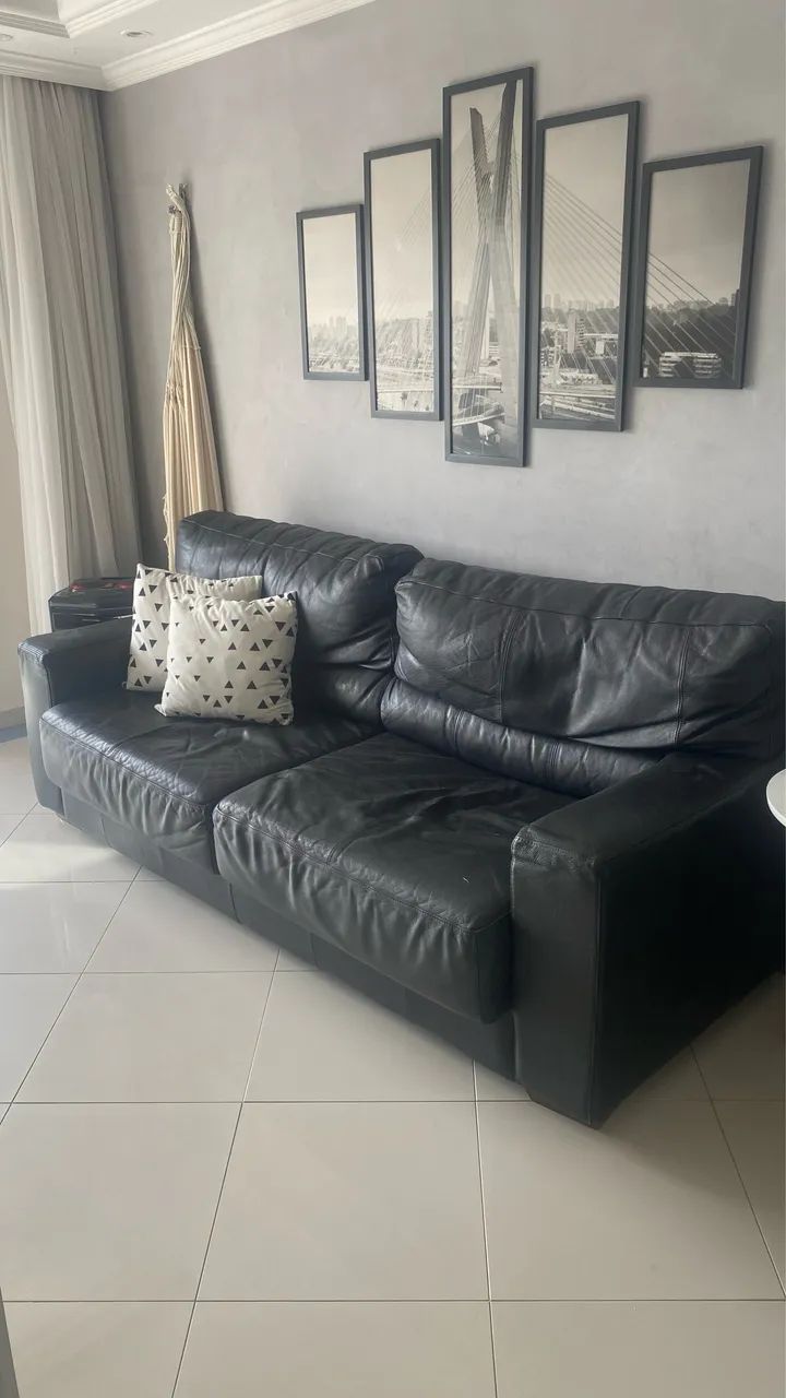 Sofá de couro preto retrátil, Medidas 2,00Mts