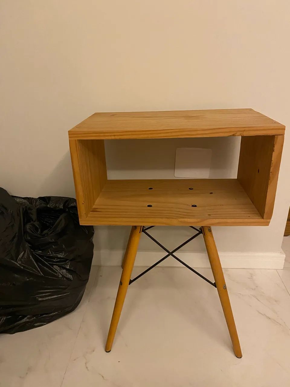 Mesa de Cabeceira Pés Palitos - Foto 2