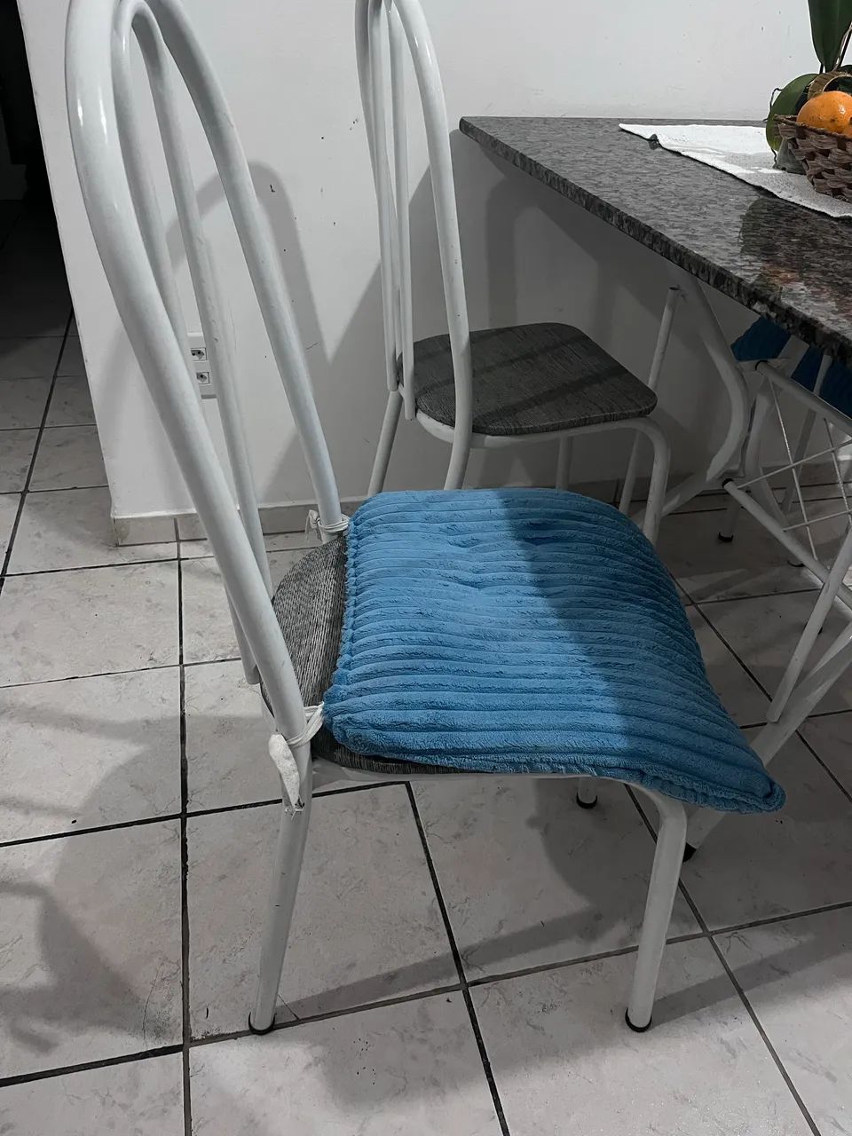 Mesa de Mármore + 4 cadeiras  - Foto 5