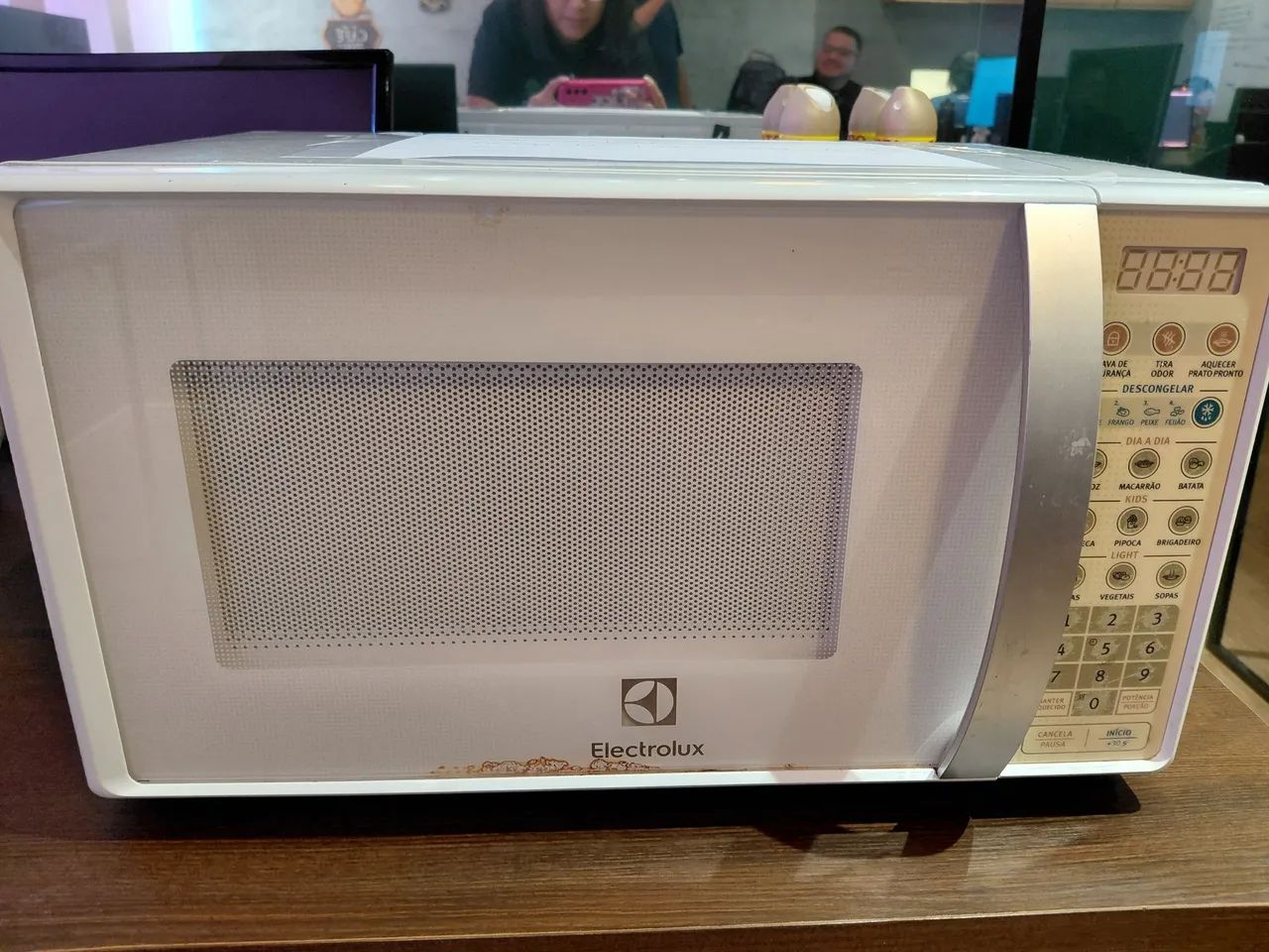 Microondas 20L Electrolux - Funcionando