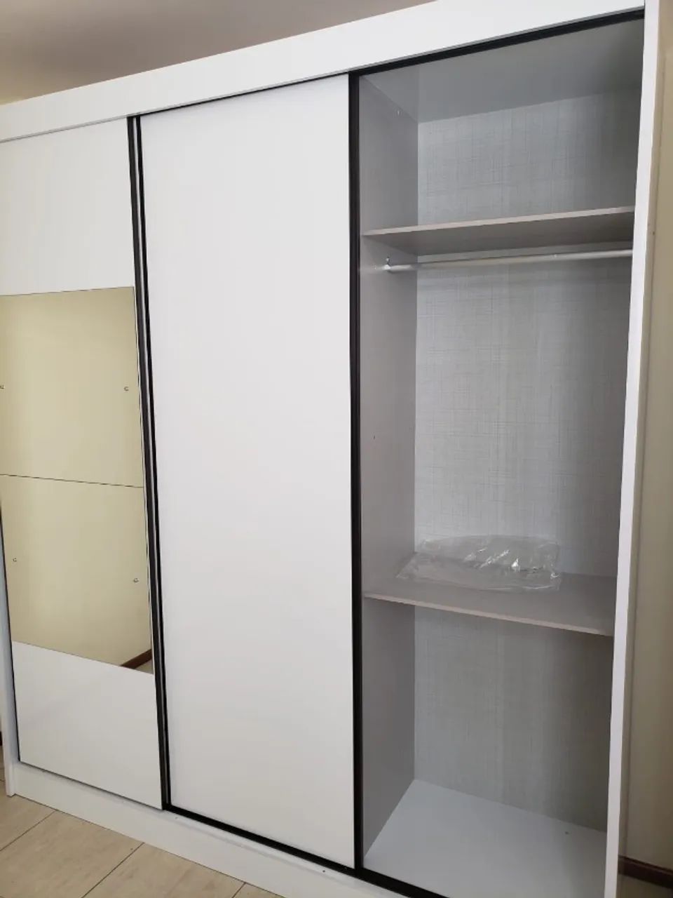 Guarda-roupa de Casal com espelho - Foto 3