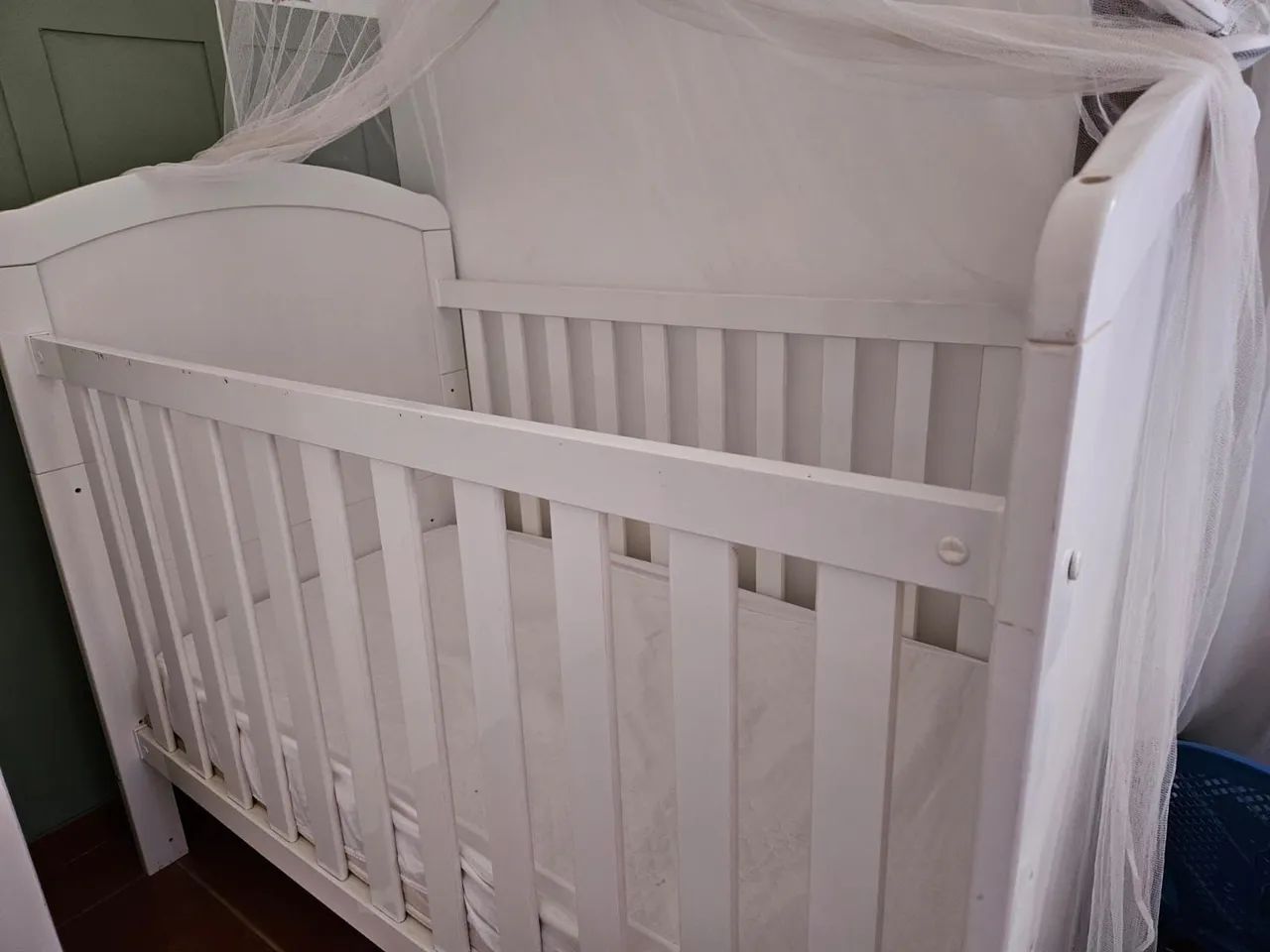 Berço completo , colchão e roupas de cama