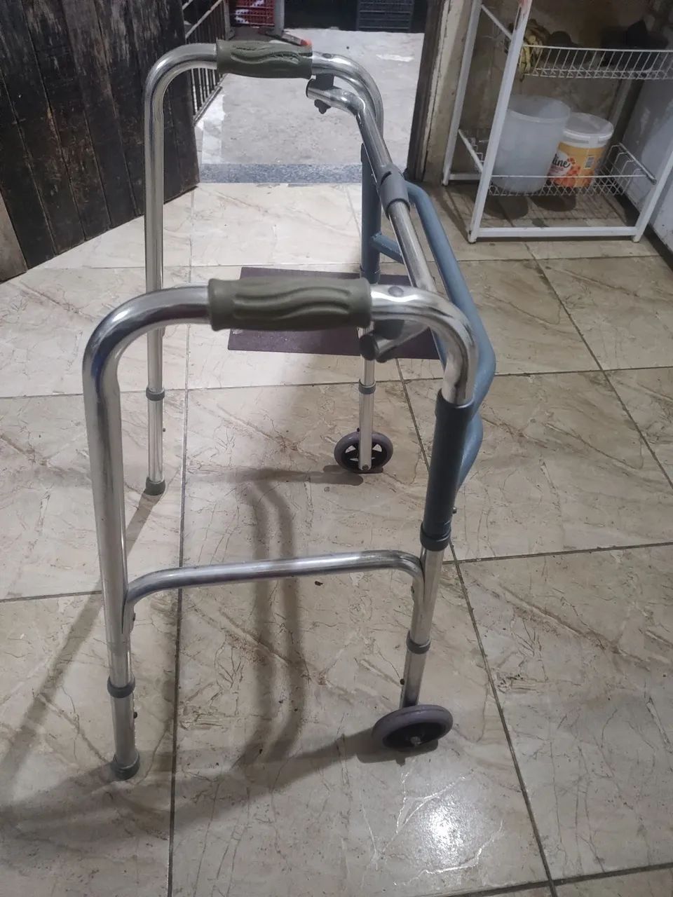 Vende-se andador em alumínio  - Foto 2