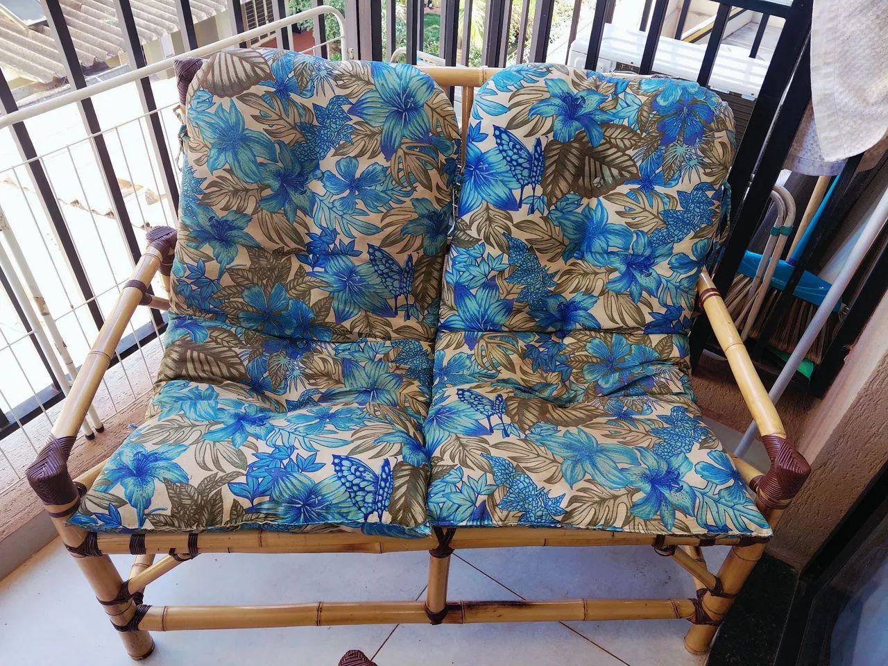 Conjunto de sofá 2 lugares e 1 lugar com mesa de centro em bambu  - Foto 3