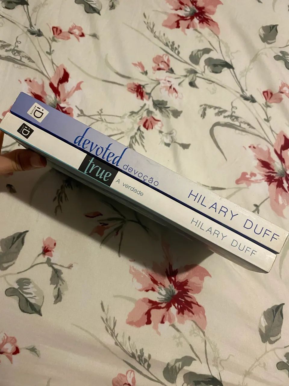 Livros Devoted e True - Hilary Duff Série Elixir - Foto 5