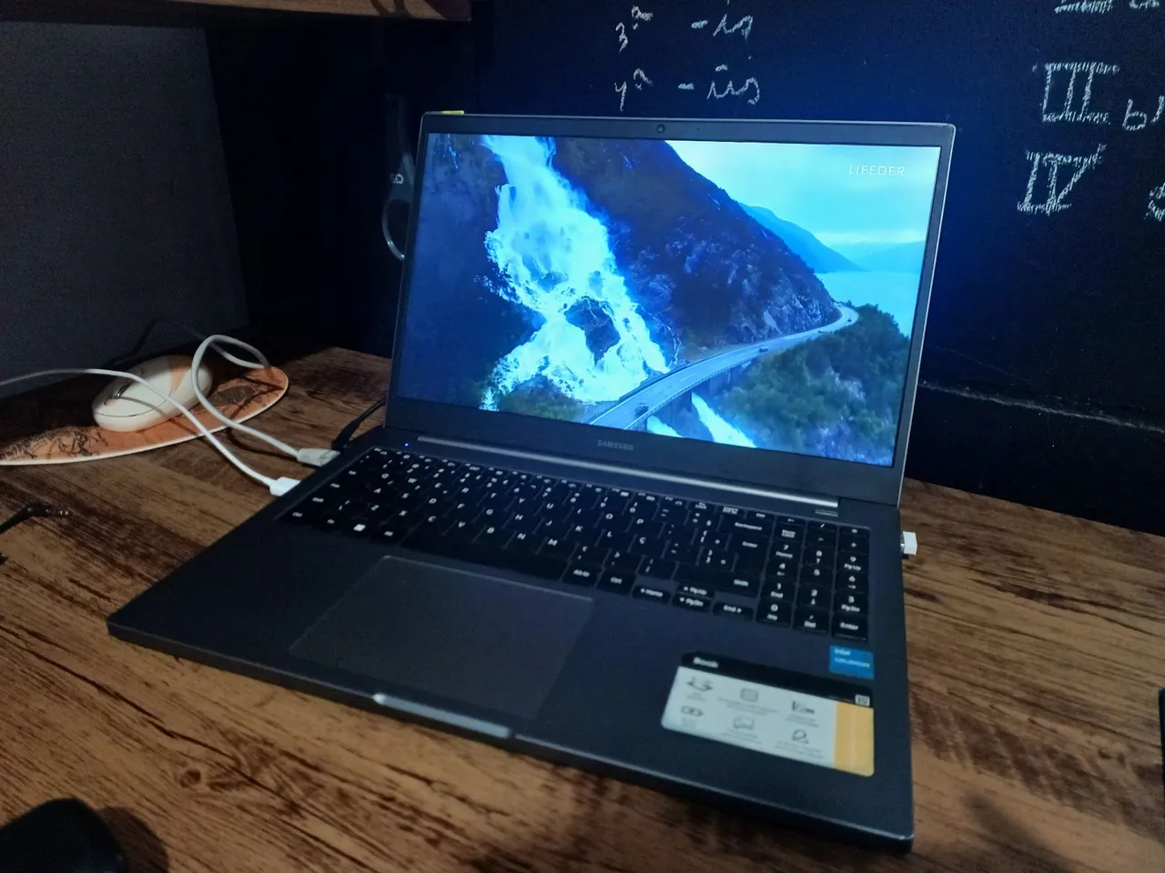 Notebook Asus Intel core i5, 10GB RAM, SSD de 240GB, NVidia GT