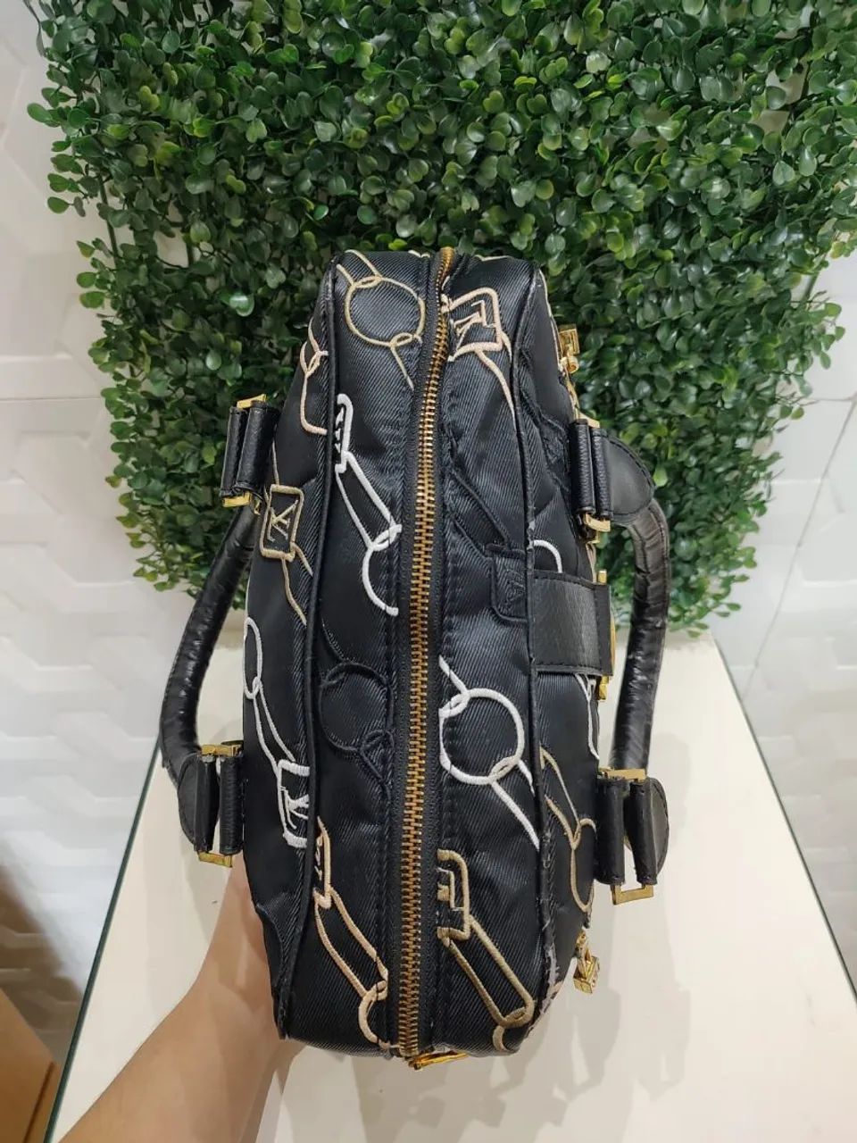 Bolsa de mão preta e dourada Louis Vitton  - Foto 3