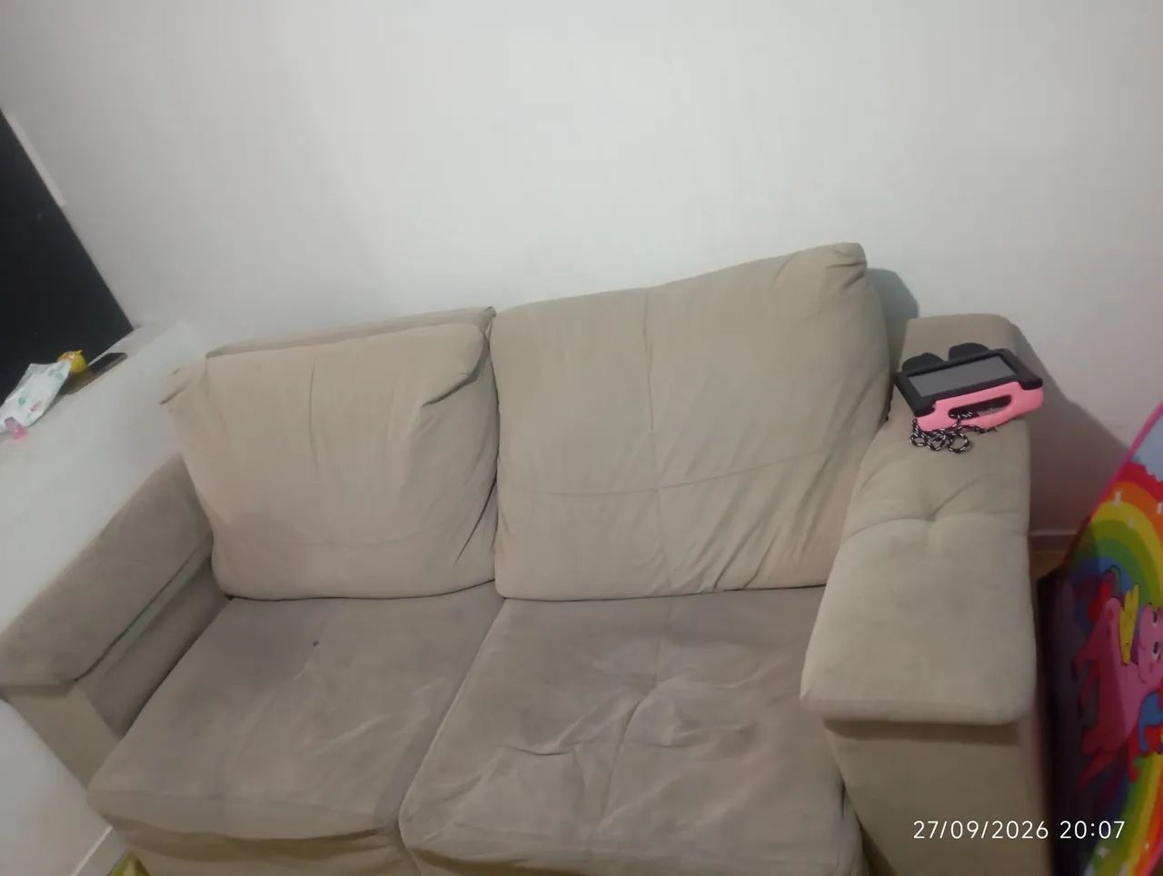 Vendo um sofá, armário de cozinha e uma pia - Foto 4