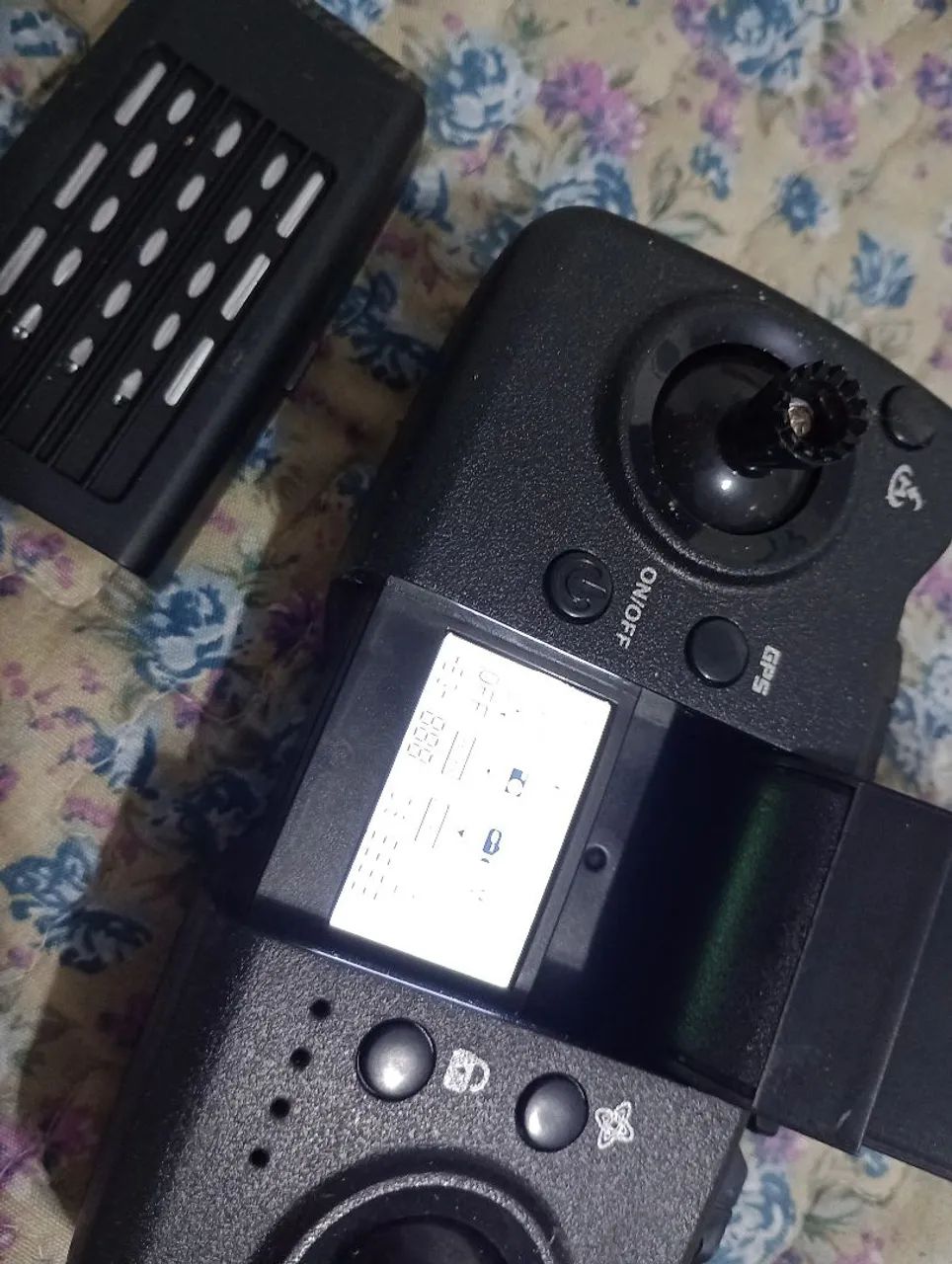 Vendo dois controles e duas baterias novos de drone l900 - Foto 6
