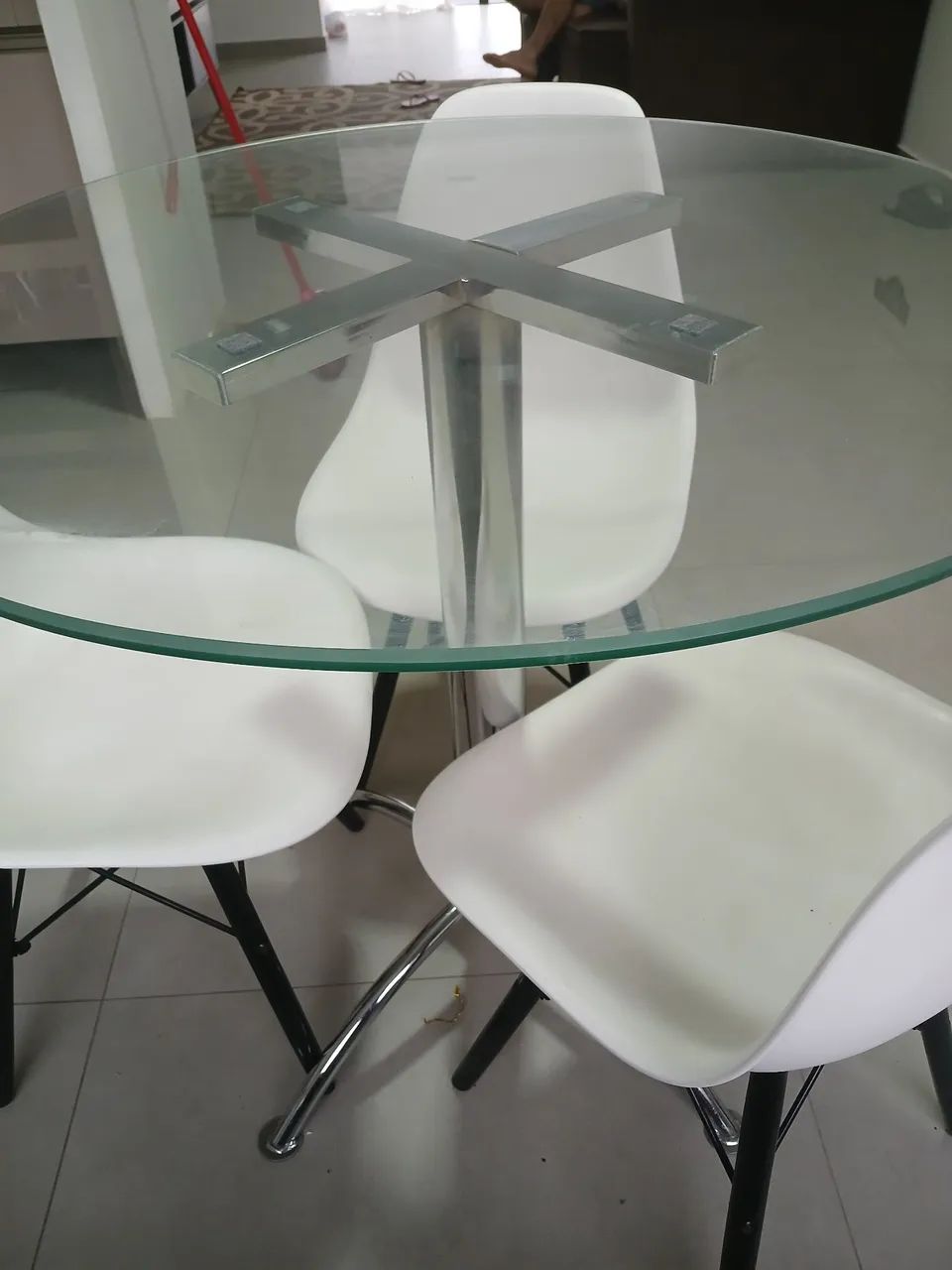Vendo mesa com 3 cadeiras  - Foto 3